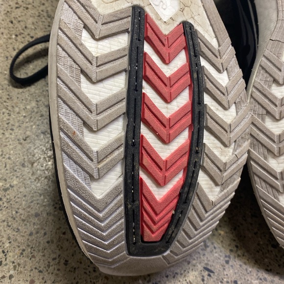 $200 Saucony Endorphin Pro 9.5 running shoes black worn only about 25 miles. - Picture 10 of 12